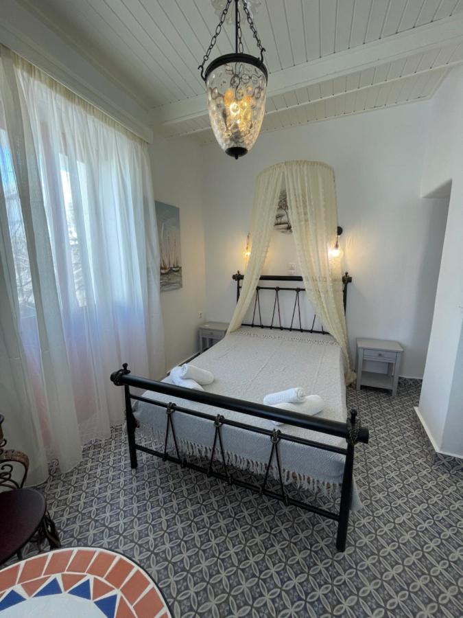 فندق Burgos Barrio Naxos City المظهر الخارجي الصورة